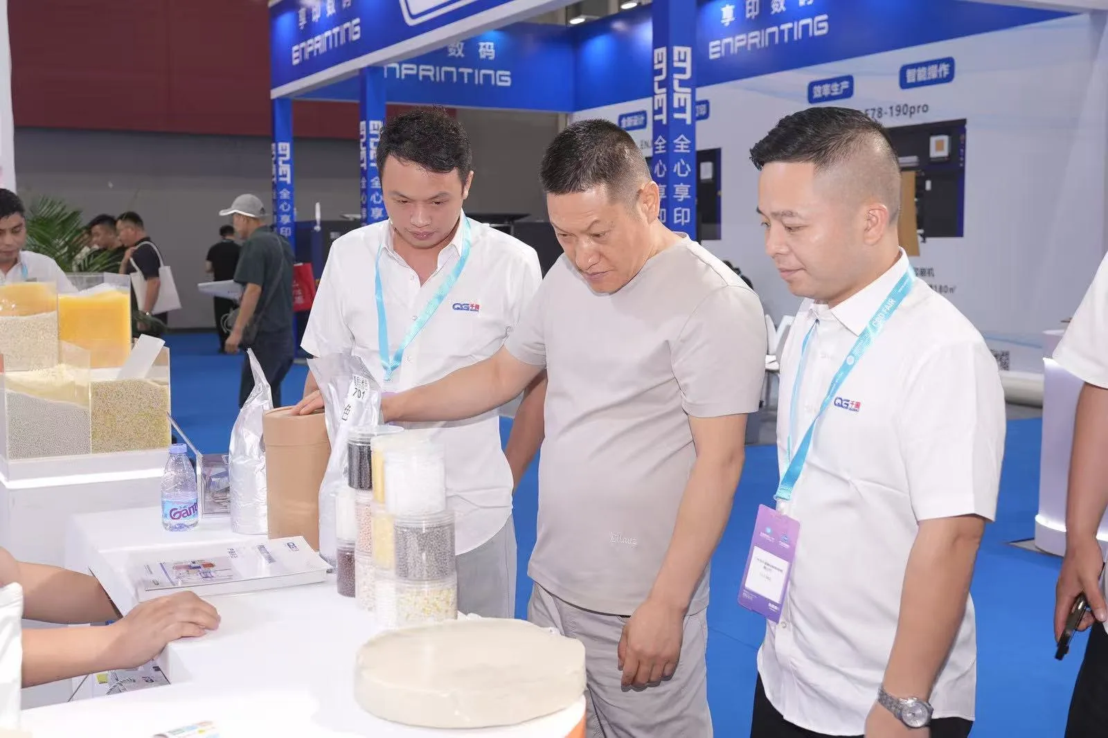 Technical discussion about hot melt adhesive samples at the QG Bond booth